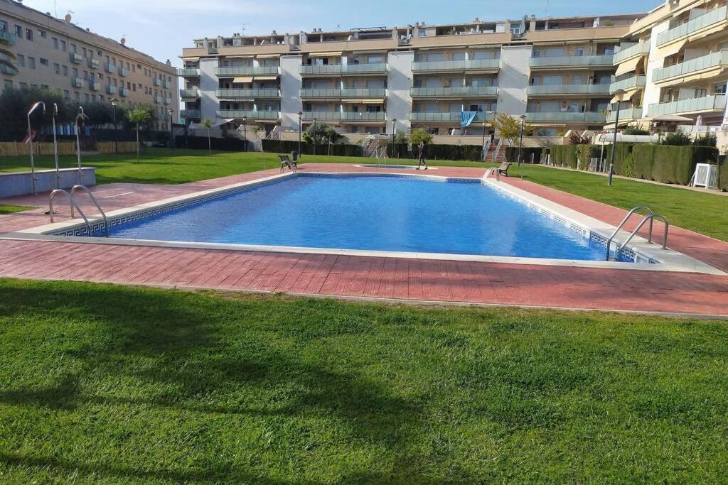 Apartamento Para 5 Personas Frente Al Mar Con Piscina Y Parking Cubelles Zewnętrze zdjęcie